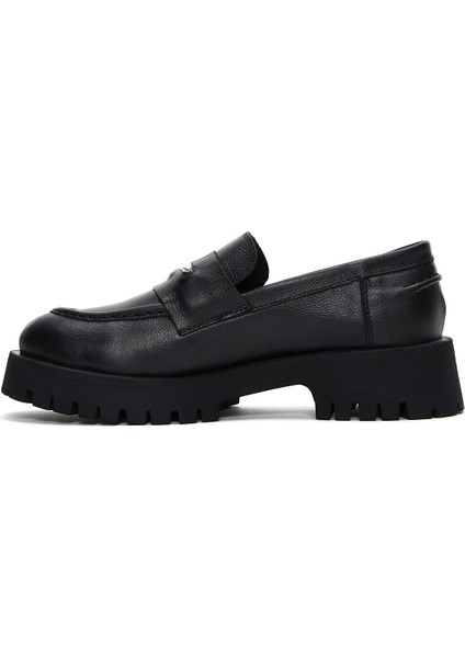 Kadın Siyah Kalın Tabanlı Deri Maskülen Loafer 25SFD180118