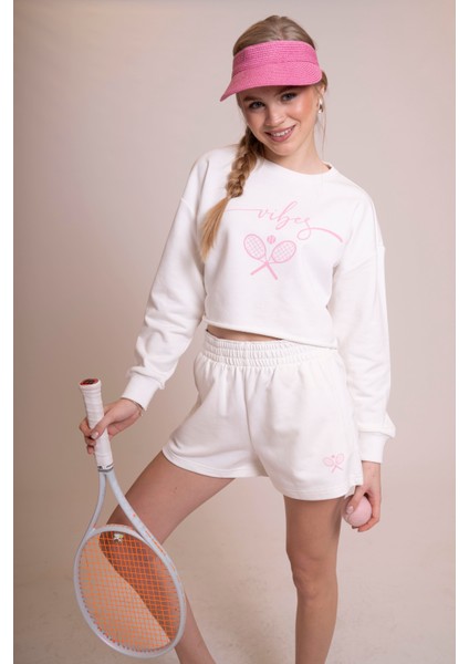 Delicate Kadın Ekru Oversize Crop Sweatshirt - "vibes" Tenis Raketi Baskılı, Spor & Günlük Şık Stil