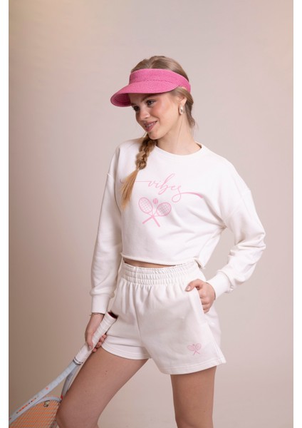 Delicate Kadın Ekru Oversize Crop Sweatshirt - "vibes" Tenis Raketi Baskılı, Spor & Günlük Şık Stil