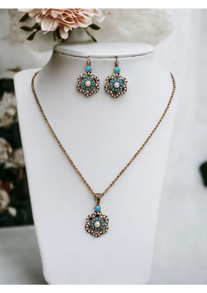 İnci ve Turkuaz Taşlı Çiçek Figür Küpe ve Kolye Seti