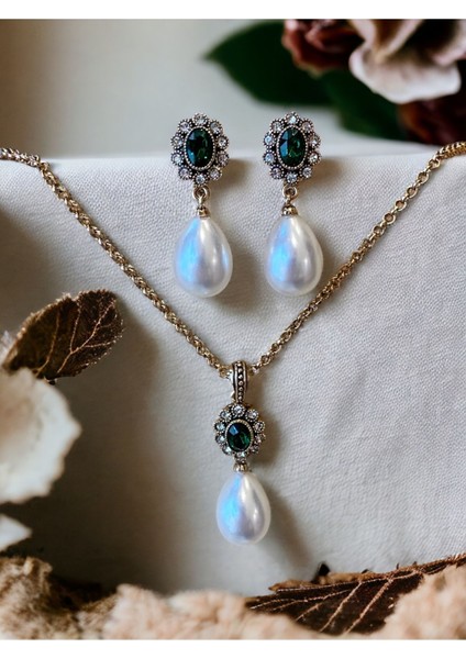 Zümrüt Yeşil Oval Kristal Taşlı Mayorka İnci Kolye ve Mayorka İnci Küpe Seti