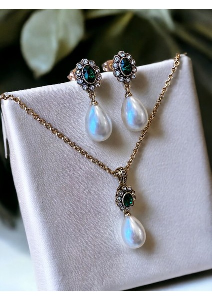 Zümrüt Yeşil Oval Kristal Taşlı Mayorka İnci Kolye ve Mayorka İnci Küpe Seti fiyatları