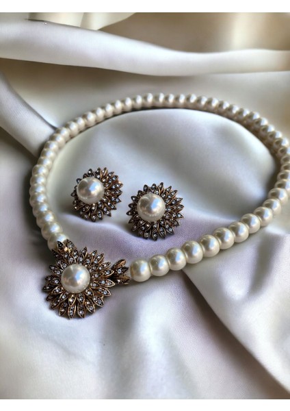 Beyaz Kristal Taşlı Çiçek Figür İnci Kolye ve Küpe Seti fiyatları