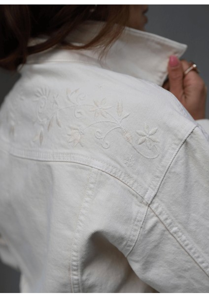 Nakış Detay Denim Ceket fiyatları