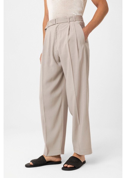 Bej Modal Kumaş Relax Fit Kemerli Erkek Pantolon modelleri