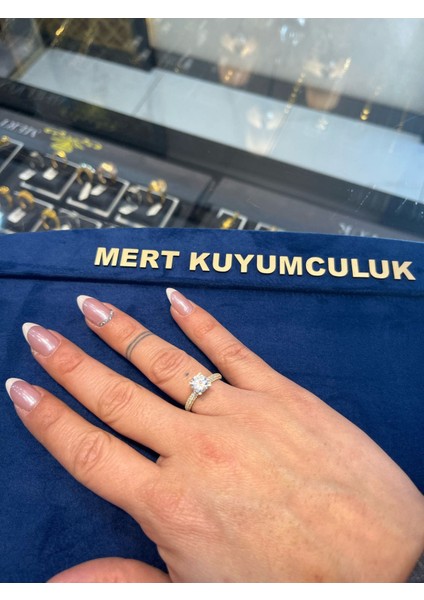 Tek Taş Yüzük
