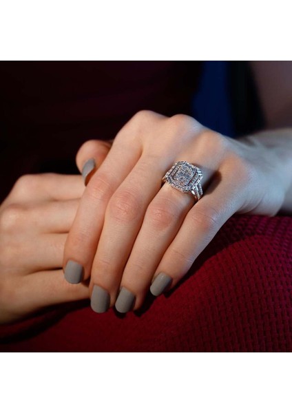 1.02 Karat Baget Pırlanta Love Yüzük modelleri