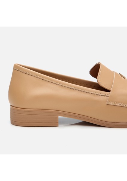 01AYH303980A330 KADIN Deri Bej Logo Detaylı Loafer modelleri