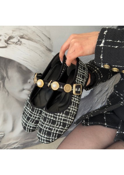 Siyah Beyaz Keten Taşlı Babet Ayakkabı