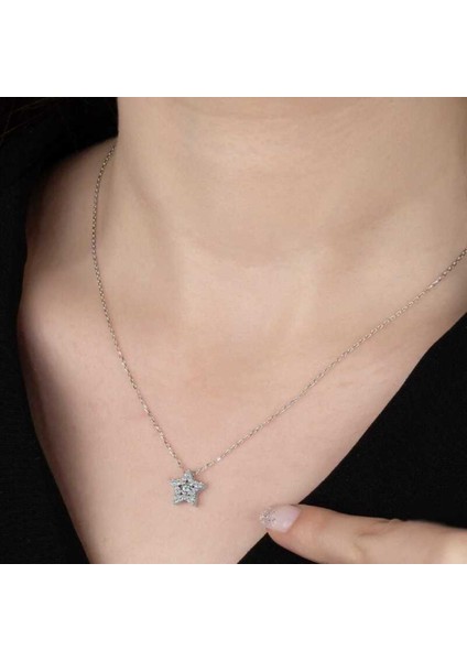 Kristal Taşlı Gümüş Yıldız Tektaş Kadın Kolye CSR2183679