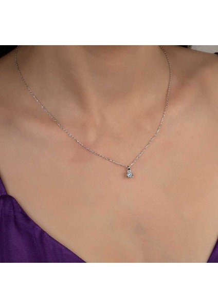 Kristal Taşlı Gümüş Tektaş Kadın Kolye CSR2183750