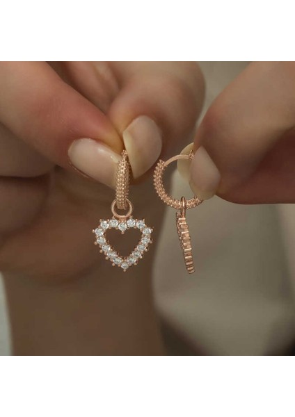 Gümüş Halka Kalp Kadın Küpe CSR2183821 fırsatları