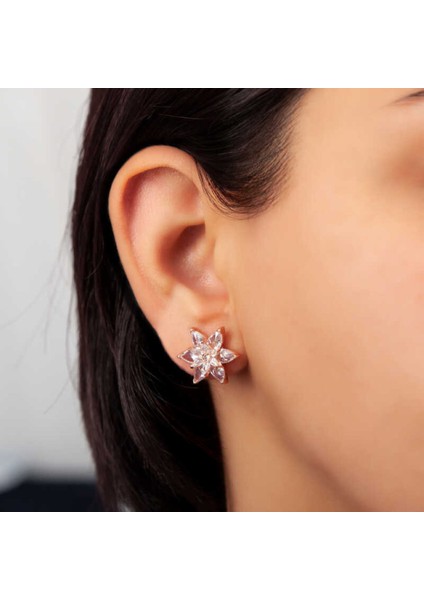 Gümüş Rose Beyaz Lotus Çiçeği Çivili Kadın Küpe CSR2184790 fiyatları