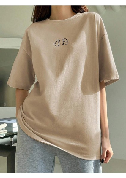 Kadın / Kız Minik 2 Penguen Baskılı Oversize T-Shirt Salaş Boyfirend modelleri