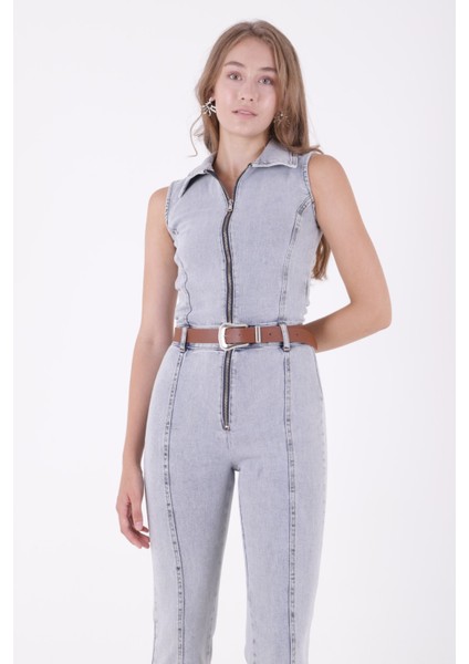 Dekoratif Kemer Detaylı ve Kolsuz Fermuarlı Rahat Kot Kadın Tulum Kar Yıkama Açık Mavi Denim