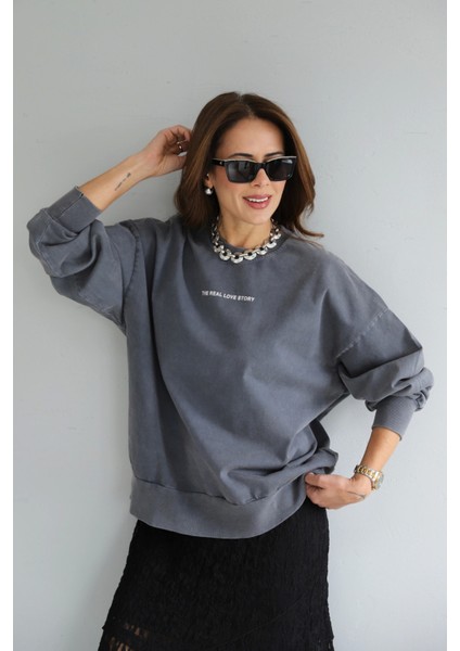 Antrasit Yıkamalı Sırt Taş Detay Oversize Sweat fiyatları