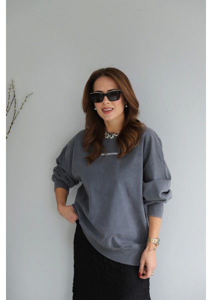 Antrasit Yıkamalı Sırt Taş Detay Oversize Sweat modelleri