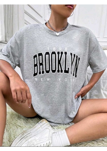 Kadın / Kız Brooklyn Baskılı Oversize Salaş Beyaz T-Shirt Ünisex Boyfirend