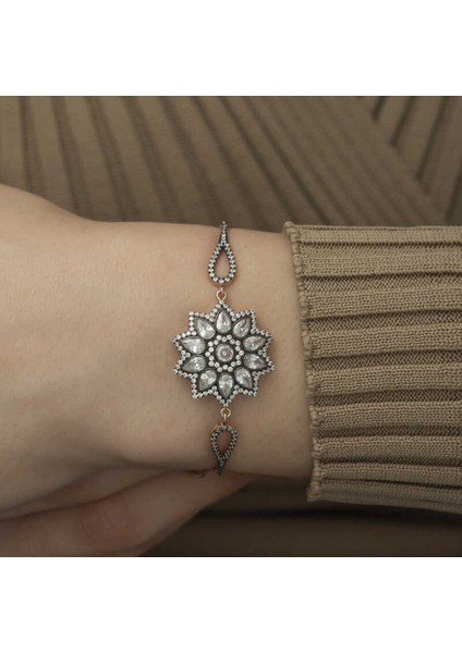 ​Gümüş Rose Çiçek Desenli Elmas Montür Bileklik CSR2183283