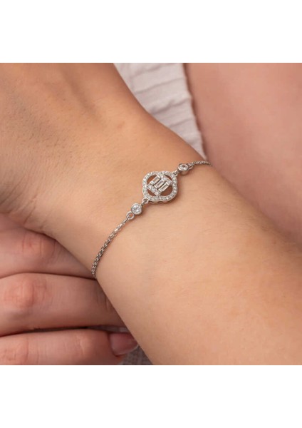 Gümüş Yonca Baget Taşlı Kadın Bileklik CSR2185766 fırsatları