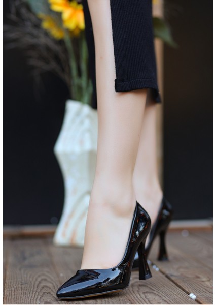 Siyah Rugan Stiletto Ayakkabı
