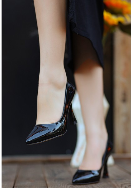 Siyah Rugan Stiletto Ayakkabı
