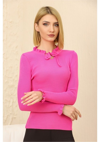 Kadın Fuşya Yakası Bağcıklı ve Kol Ucu Fırfırlı Triko Kazak