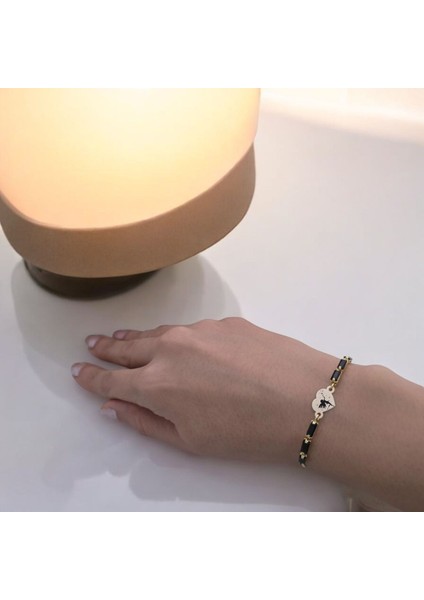 14 Ayar Altın Plakalı Şık Kalp Motifli Siyah Taşlı Özel Semboller Bilekliği fiyatları