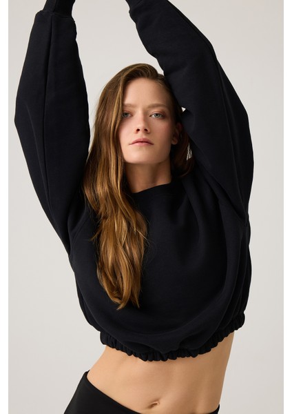 Siyah Geniş Kalıp Beli Büzgülü Crop Sweatshirt Cropped Pullover