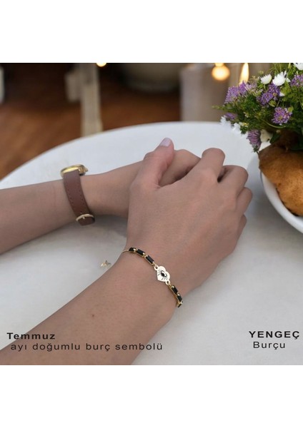 Şahane Kalp Motifli Siyah Taşlı ve 14 Ayar Altın Plakalı Doğum Ayına Özel Bileklik fiyatları