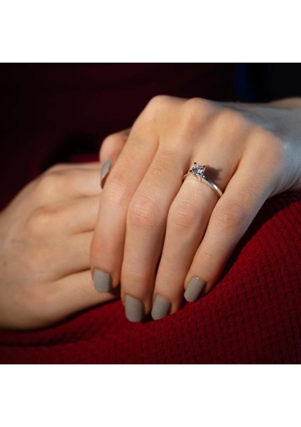 F Renk 0.30 Karat Pırlanta Tektaş Yüzük - Hrd Sertifikalı fırsatları