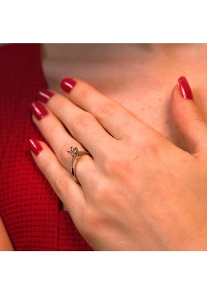 Toplam 0,34 Karat Pırlanta Tektaş Yüzük modelleri