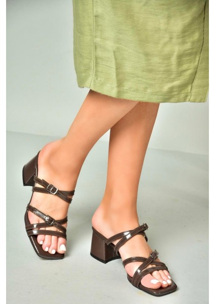 U590031908 Kahverengi Rugan Kalın Topuklu Kadın Terlik fiyatları