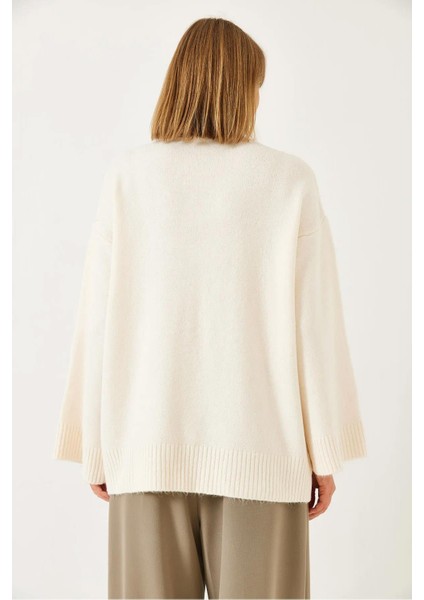 Kadın Krem Yarım Balıkçı Yaka Geniş Kollu Uzun Triko Kazak indirimleri
