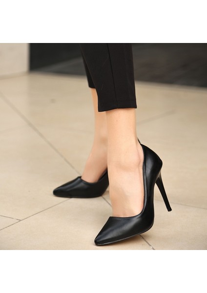 Hillar Siyah Cilt Stiletto Ayakkabı