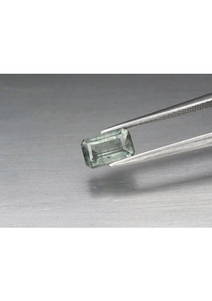 1.70 Ct 8.2x5.2 mm Octagon Green Sapphire Africa, Heated