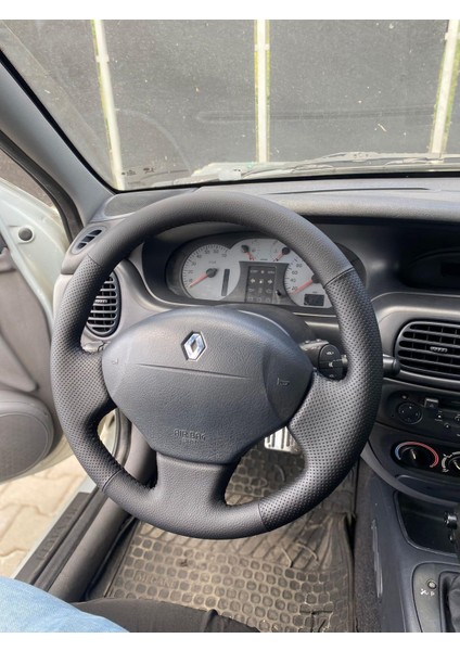 Megane 1 Uyumlu Araca Özel Dikmeli Direksiyon Kılıfı (Soft Nokta Düz)