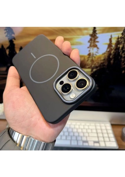 iPhone 16 Pro Max Uyumlu Kılıf Yüksek Kaliteli Magsafe Uyumlu Darbelere Karşı Dayanıklı Kılıf