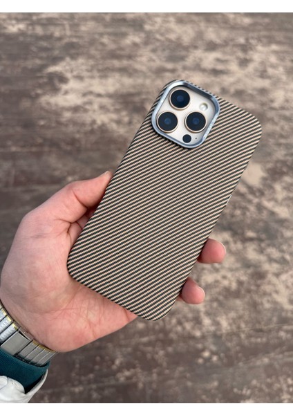 Apple iPhone 16 Plus Bej Karbonfiber Kamera Standlı Telefon Kılıfı