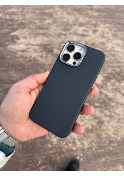 Apple iPhone 16 Plus Antrasit Karbonfiber Kamera Standlı Telefon Kılıfı