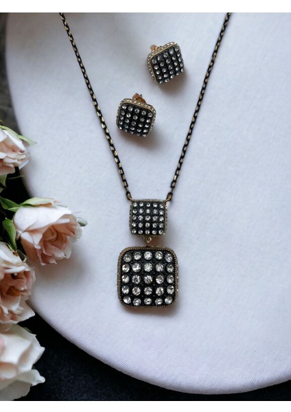 Elmas Montür Kare Zirkon Taşlı Kolye ve Küpe Seti