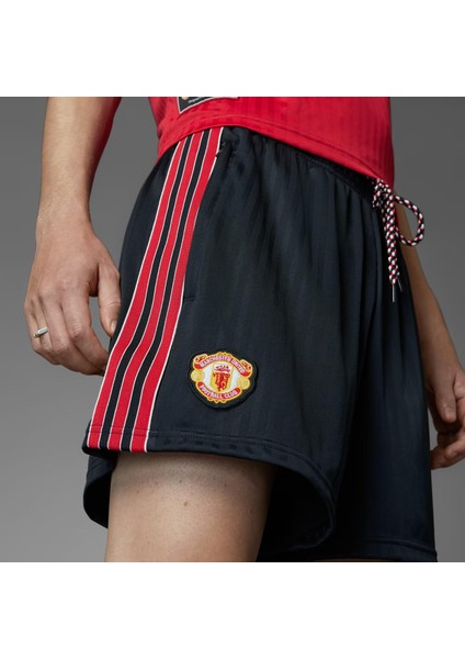 Manchester United Terrace Icons Erkek Şort fırsatları