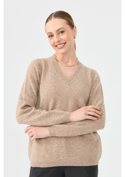 Kadın V Yaka Klasik Yün Kazak K.bej