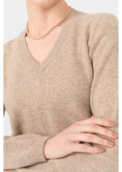 Kadın V Yaka Klasik Yün Kazak K.bej fırsatları