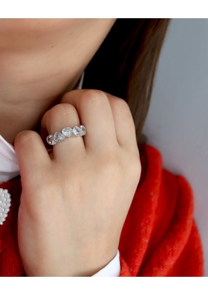 925 Ayar Gümüş Beyaz Sıralı Kalp Yüzük fiyatları