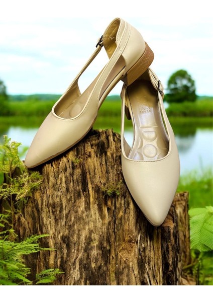 Kafkaslar Yanları Açık Sade Model Bayan Babet Ayakkabı