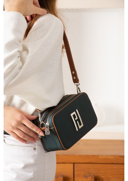 Kadın Yeşil Taba Çapraz Askılı 2 Bölmeli Kutu Mini Omuz ve El Çantası PBU5024