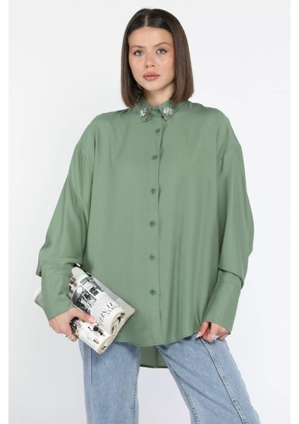 Kadın Yaka Taş Işlemeli Kendinden Desenli Gömlek