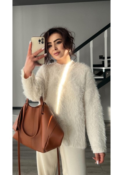Ekru Oversize Peluş Kazak