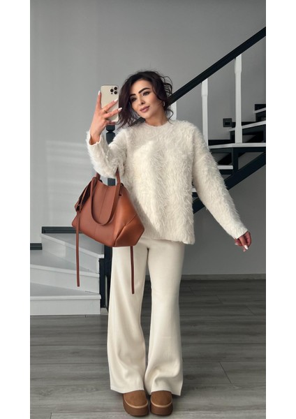 Ekru Oversize Peluş Kazak
